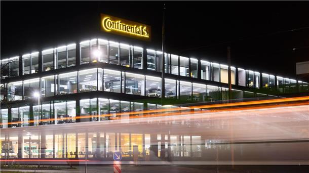 Reifenhersteller durchsucht: Auch Continental Blick auf die Unternehmenszentrale der Continental AG.