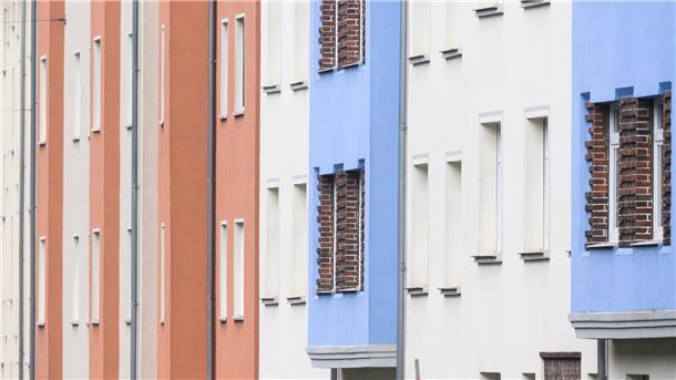 Mieterbund begrüßt Ausbau der Fernwärme Blick auf Mehrfamilienhäuser in der Innenstadt.