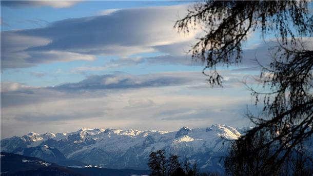Deutsche Familie mit drei Kindern in Bergnot Blick aufs Tennengebirge im österreichischen Bundesland Salzburg: Eine Familie mit drei Kindern aus Baden-Württemberg steckte im Tennengebirge in einem Altschneefeld fest.