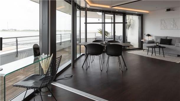Blick aufs Wasser: Die Ferienunterkunft im Gebäude des Restaurants „Panorama“ ist die neueste Immobilie im Angebot.