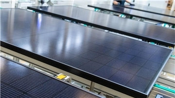 Blick in das Werk der Meyer Burger Technology AG in Freiberg.