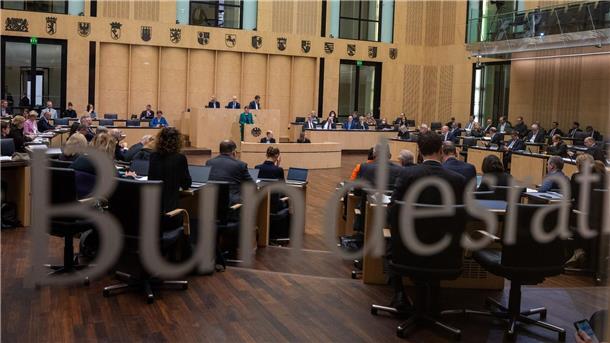 Bundesrat plädiert für EU-Erweiterung  Blick in den Plenarsaal während der Sitzung im Bundesrat.