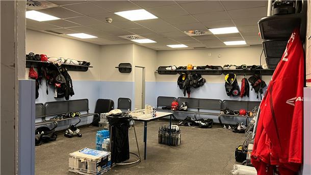 Liveticker: Die Fischtown Pinguins und ihr Abenteuer in Prag Blick in die Pinguins-Kabine in der Tipsport-Arena.