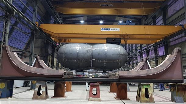 Zwangspause bringt Aufträge nicht in Gefahr Blick in eine der Produktionshallen von Stahlbau Nord im Fischereihafen. Im Auftrag der Reederei Hurtigruten aus Norwegen bauen Stahlbau Nord und Bredo Dry Docks GmbH insgesamt drei sogenannte LNG-„Bi-Nut-Tanks“.