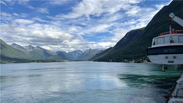 Kurs Bremerhaven: So läuft der letzte Abend auf der „Artania“ Blick in einen norwegischen Fjord.