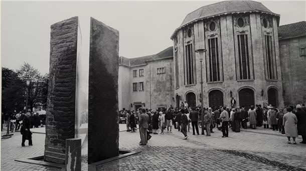 Stadttheater, Brunnenskulptur