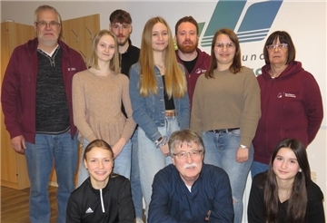Blickten auf ein ereignisreiches Jahr zurück (oben, von links) Volker Halle, Anna Brödje, Mats Giesler, Norma Oberegger, Philipp Nagel, Ann-Christin Rohlfs und Meike Günther sowie (unten, von links): Emily Essmann, Siegfried Gaida und Lara Schramm.