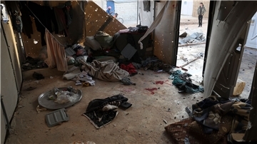 Blutspuren im Flüchtlingscamp Maram, das beschossen wurde.