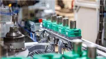 BMW-Rundzellen im Kompetenzzentrum für Batteriezellfertigung in Parsdorf.