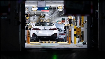 BMW will in Straßkirchen jährlich rund 600.000 Hochvoltakkus montieren, die dann in Dingolfing, Regensburg und München in die Elektroautos eingebaut werden.