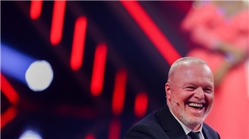 Bodenständig bei der Haarpflege: TV-Star Stefan Raab.