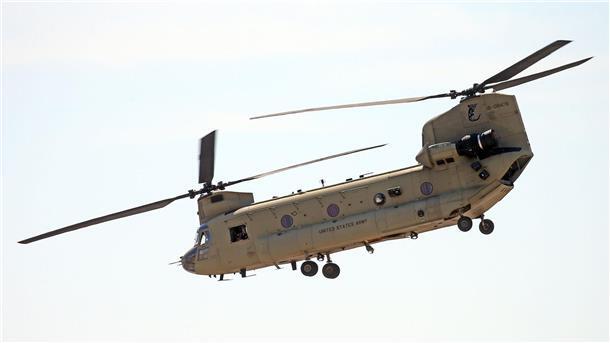 Boeing-Helikopter vom Typ CH-47 Chinook während eines Flugs auf der Internationalen Luft- und Raumfahrtausstellung ILA im Juni vergangenen Jahres.