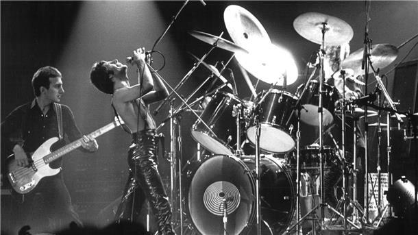 Bombnastisch und großartig: Freddie Mercury und Queen während eines Auftritts in Hamburg 1979.