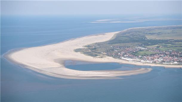Greenpeace-Protest gegen geplante Erdgasförderung vor Borkum Borkum will sich mit Juist weiter mit rechtlichen Mitteln gegen das Energieprojekt wehren.