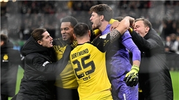Kobels Taten lassen Titel-Träume beim BVB reifen Borussia Dortmund bejubelt den Einzug ins Pokal-Achtelfinale.