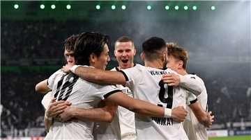 Gladbach kann noch gewinnen: 3:1 gegen Karlsruhe Borussia Mönchengladbach kann seit Wochen wieder über einen Sieg jubeln.