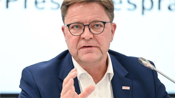 Bosch-Arbeitsdirektor Stefan Grosch: „Der Zeitdruck ist groß.“