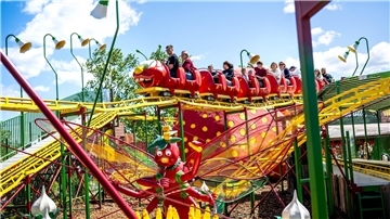 Die Achterbahn im neuen Karls Erlebnisdorf in Loxstedt bei Bremerhaven