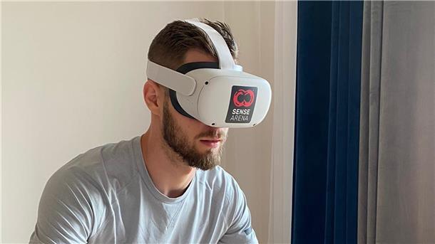 Brandon Maxwell beim Training mit Sense Arena.