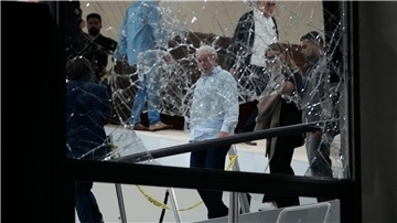 Brasiliens Präsident Luiz Inacio Lula da Silva inspiziert den Planalto-Palast, nachdem dieser von Anhängern seines Vorgängers Jair Bolsonaro gestürmt wurde.