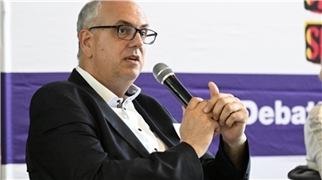 Bremens Bürgermeister Andreas Bovenschulte auf der Diskussionsveranstaltung der Diakonie in Bremen.