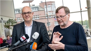 Bremens Bürgermeister Andreas Bovenschulte und Reinhold Wetjen, Landesvorsitzender der SPD Bremen.