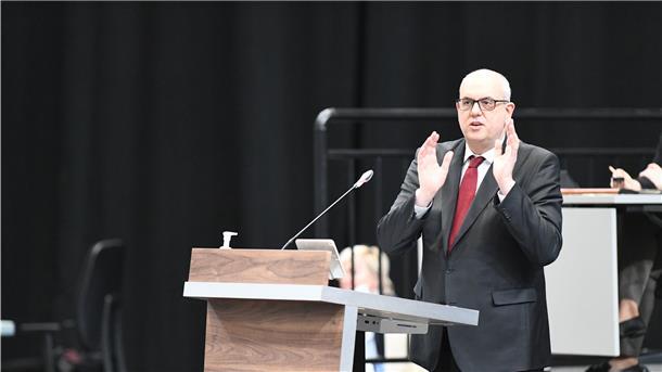 Bremens Regierungschef Andreas Bovenschulte hält eine Rede