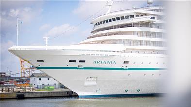 Bremerhaven ist für die „Artania“ fast schon ein Heimathafen. Am Mittwoch ist sie wieder da.