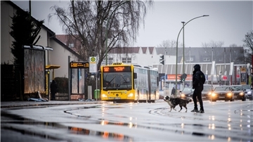 Taxifahrten und Benefits: Was Bremerhaven Bus gegen Fahrermangel unternimmt Bremerhaven wirbt um neue Busfahrer.