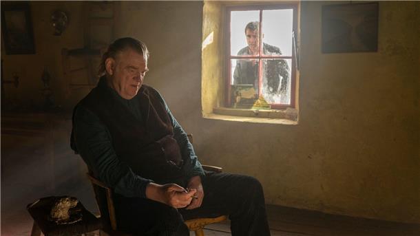 „The Banshees of Inisherin“ auf Oscarkurs Brendan Gleeson (l) als Colm Doherty und Colin Farrell als Padraic Suilleabhain in einer Szene des Films „The Banshees Of Inisherin“.