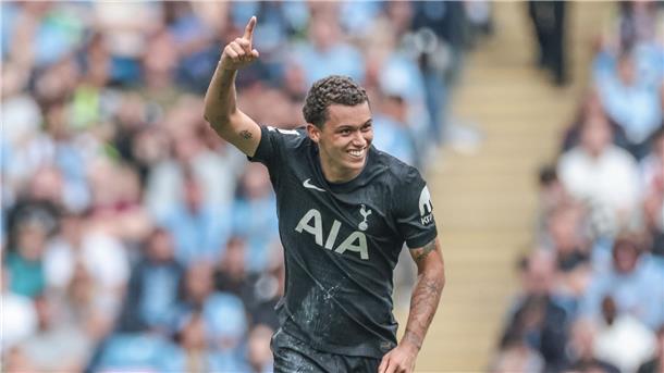 Ohne Ilkay Gündogan: Manchester City unterliegt Tottenham Brennan Johnson von Tottenham Hotspur feiert seinen Treffer zum 1:0.