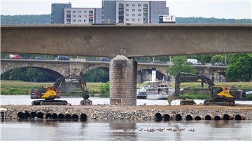 Brücken, Straßen, Energienetze: Die deutsche Infrastruktur soll mit Milliardenschulden modernisiert werden. (Archivbild)