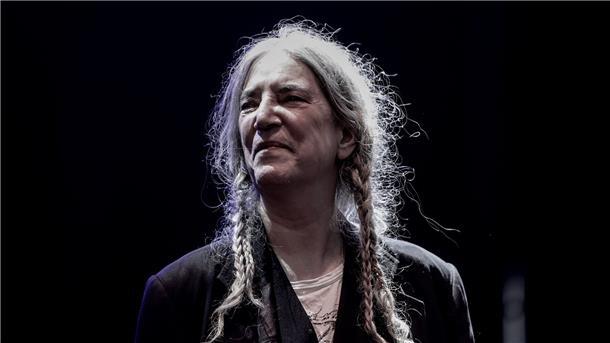 Ein Leben für die Kunst: „Buch der Tage“ von Patti Smith „Buch der Tage“: eine Begegnung mit Patti Smith, ihrem Leben, ihren Bildern, ihren Erinnerungen.