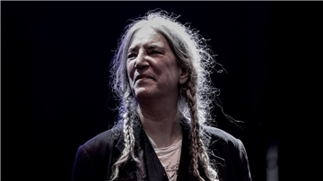 „Buch der Tage“: eine Begegnung mit Patti Smith, ihrem Leben, ihren Bildern, ihren Erinnerungen.