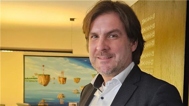 Was Nordenhams Bürgermeister Nils Siemen über die Pressefreiheit denkt Mann im Jackett. Nordenhams Bürgermeister Nils Siemen äußert sich im KZW-Interview zum Thema Pressefreiheit.