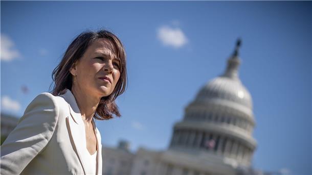 Baerbock trifft US-Republikaner: Ukraine-Hilfe im Fokus Bundesaußenministerin Annalena Baerbock hält sich für politische Gespräche in Washington auf.