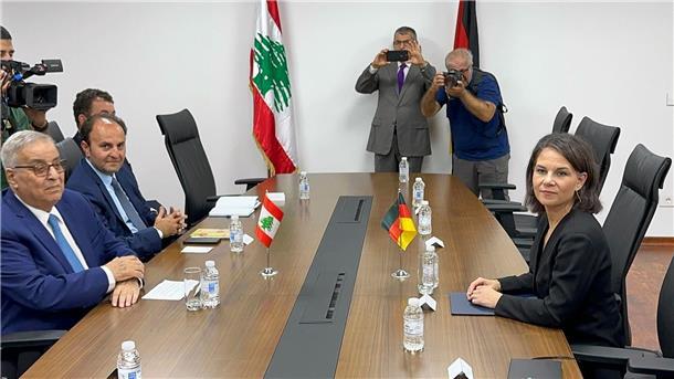 Baerbock auf Krisendiplomatie in Ägypten Bundesaußenministerin Annalena Baerbock trifft in Beirut den geschäftsführenden Außenminister Abdallah Bou Habib.