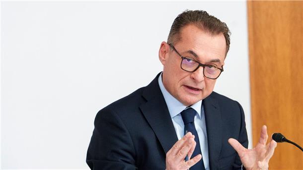 Bundesbank: Zinssenkung möglicherweise vor Sommerpause Bundesbank-Präsident Joachim Nagel sieht gute Chancen noch vor der Sommerpause eine Zinssenkung zu ermöglichen.