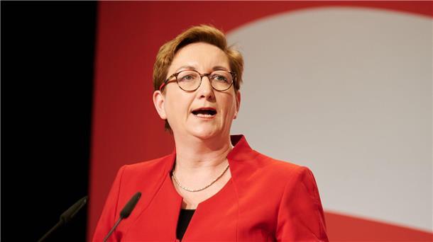 Geywitz: Brauchen bis zu 600.000 Wohnungen im Jahr Bundesbauministerin Klara Geywitz glaubt, dass in Deutschland noch mehr Wohnungen fehlen als bislang angenommen.