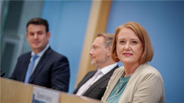 Erste Zahlen zur Höhe der Kindergrundsicherung  Bundesfamilienministerin Lisa Paus hat sich zur möglichen Höhe der Kindergrundsicherung geäußert.