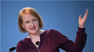 Bundesfamilienministerin Lisa Paus: „Wir ermöglichen durch Digitalisierung, dass Familien aktiv angesprochen werden, wenn sie eben Anspruch haben auf zusätzliche Leistungen.“