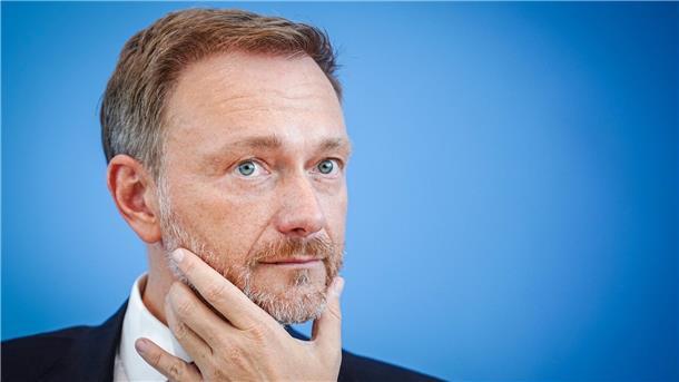 Lindner wirbt weiter für automatischen Inflationsausgleich Bundesfinanzminister Christian Lindner (FDP) will, dass der Einkommensteuertarif automatisch an die Inflationsrate angepasst wird.