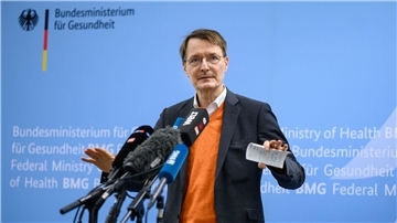 Anhaltender Medikamentenmangel erwartet Bundesgesundheitsminister Karl Lauterbach (SPD) bei einem Pressetermin in Berlin.