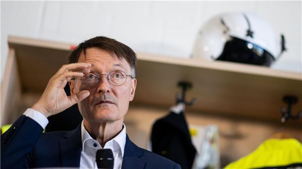Lauterbach will den Rettungsdienst reformieren Bundesgesundheitsminister Karl Lauterbach will die Rettungsdienste mit Reformen stärken.