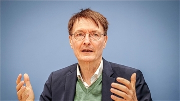 Bundesgesundheitsminister Karl Lauterbach will die Beantragung des Kinderkrankengeldes erleichtern.