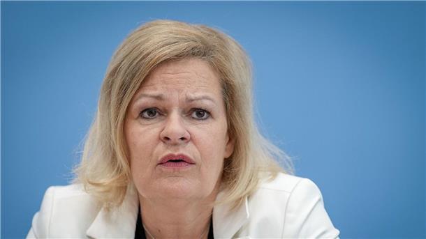 Länder fordern „konkrete Modelle“ zu Asylverfahren Bundesinnenministerin Nancy Faeser setzt nach eigenen Worten auf die bereits beschlossene Reform des Gemeinsamen Europäischen Asylsystems.