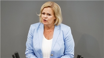 Bundesinnenministerin Nancy Faeser weist die Vorwürfe zur Absetzung von Ex-BSI-Chef Arne Schönbohm zurück.