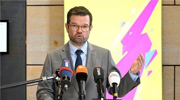 Buschmann: Mitbetreuende Elternteile finanziell entlasten Bundesjustizminister Marco Buschmann (FDP) plant eine Reform des Betreuungsrechts.