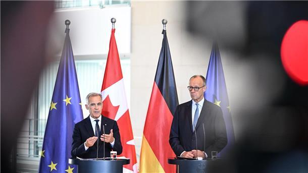 Bundeskanzler Merz wirft dem russischen Präsidenten Putin eine Verzögerungsstrategie bei der Suche nach Frieden für die Ukraine vor.