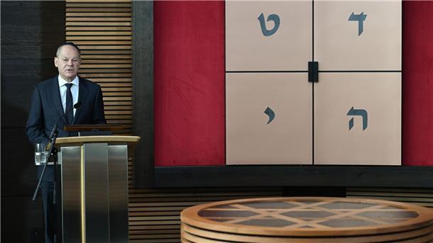 Einweihung in schwerer Zeit: Dessauer Synagoge eröffnet Bundeskanzler Olaf Scholz bei der Einweihung der neu erbauten Synagoge in Dessau-Roßlau.